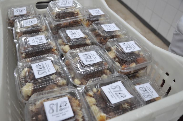 Distribuição de bolo 