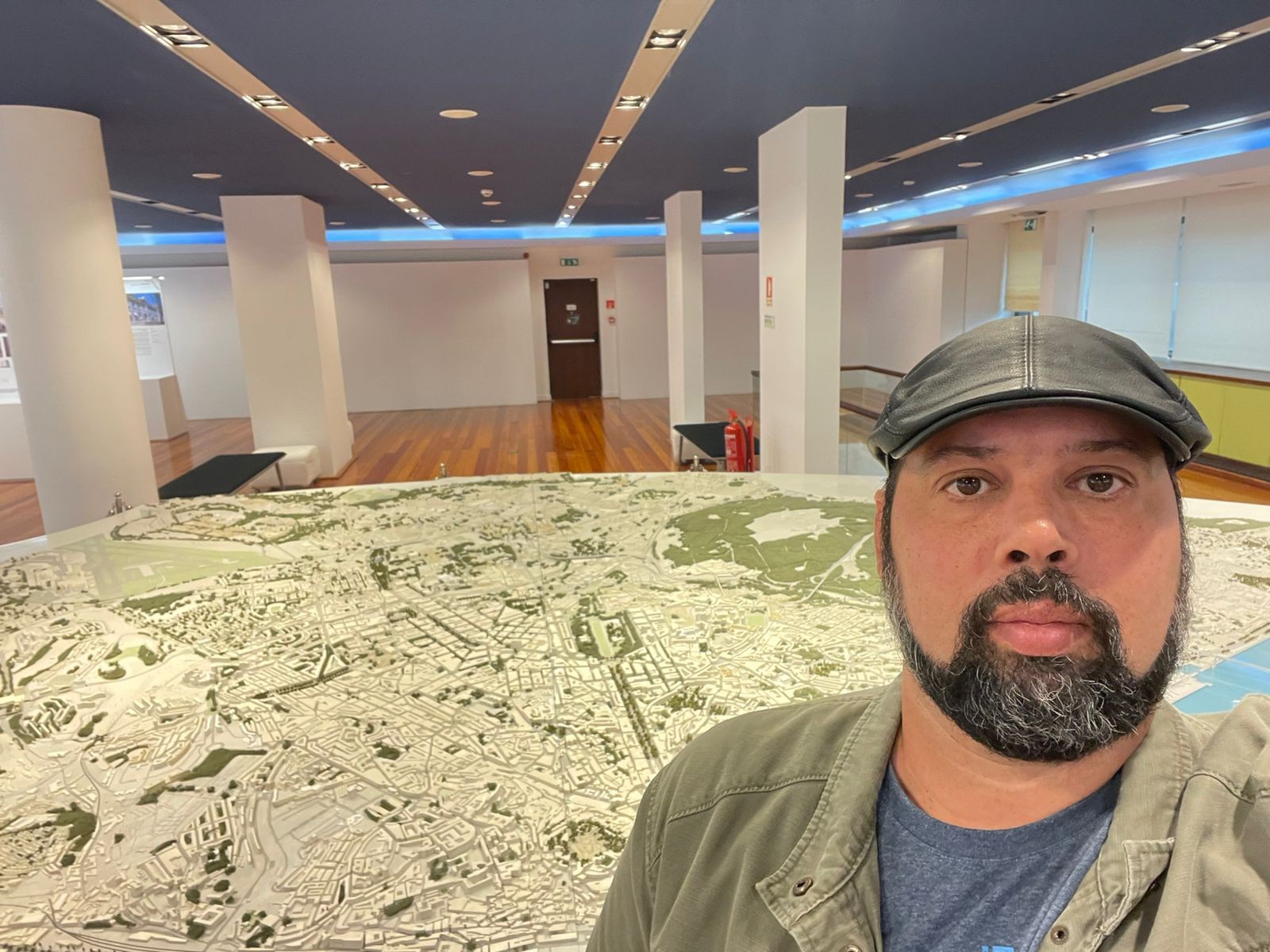 Visita as instalações do Departamento de Planejamento Urbano – Divisão de monitoramento