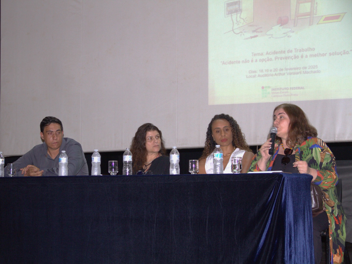 Mesa redonda - Os direitos dos trabalhadores As várias faces do acidente (3).jpg